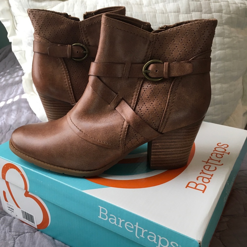 BareTraps Luana Short Leather Boots Auburn Size 9